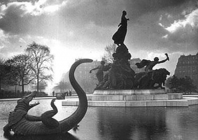 Black and White Shot of a Paris Fountain